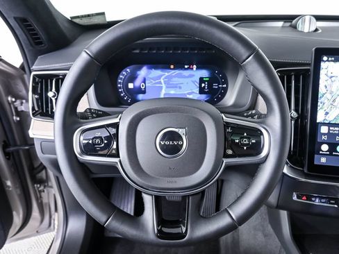 Certified 2025 Volvo XC90 T8 Ultra AWD/4WD image 11