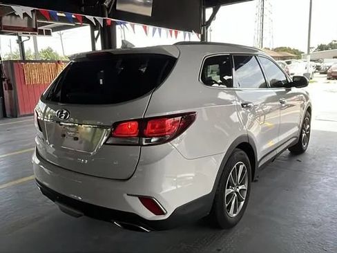 Used 2018 Hyundai Santa Fe SE FWD image 10