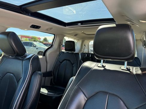 Used 2021 Chrysler Pacifica Limited AWD/4WD image 35
