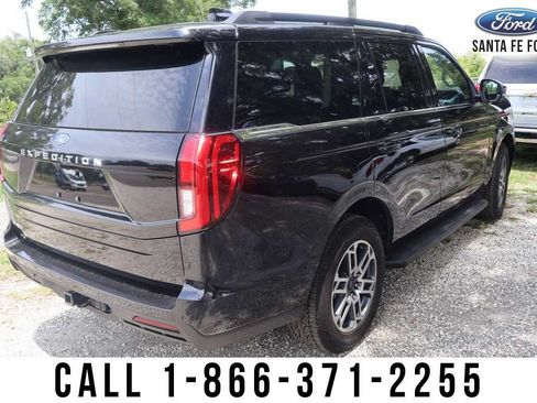 Used 2025 Ford Expedition Active AWD/4WD image 3