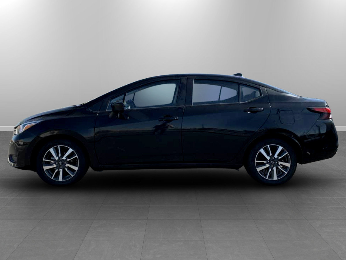 Used 2024 Nissan Versa SV FWD image 4