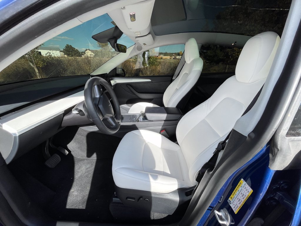 Used 2024 Tesla Model Y Long Range AWD/4WD image 3