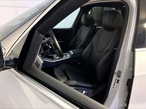 Used 2021 BMW X5 xDrive40i w/ Premium Package image 9