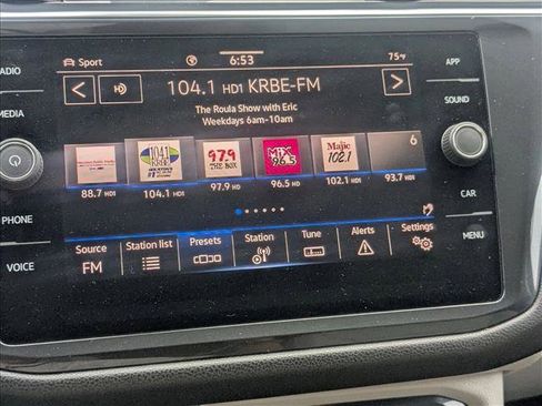 Used 2022 Volkswagen Tiguan SE image 13