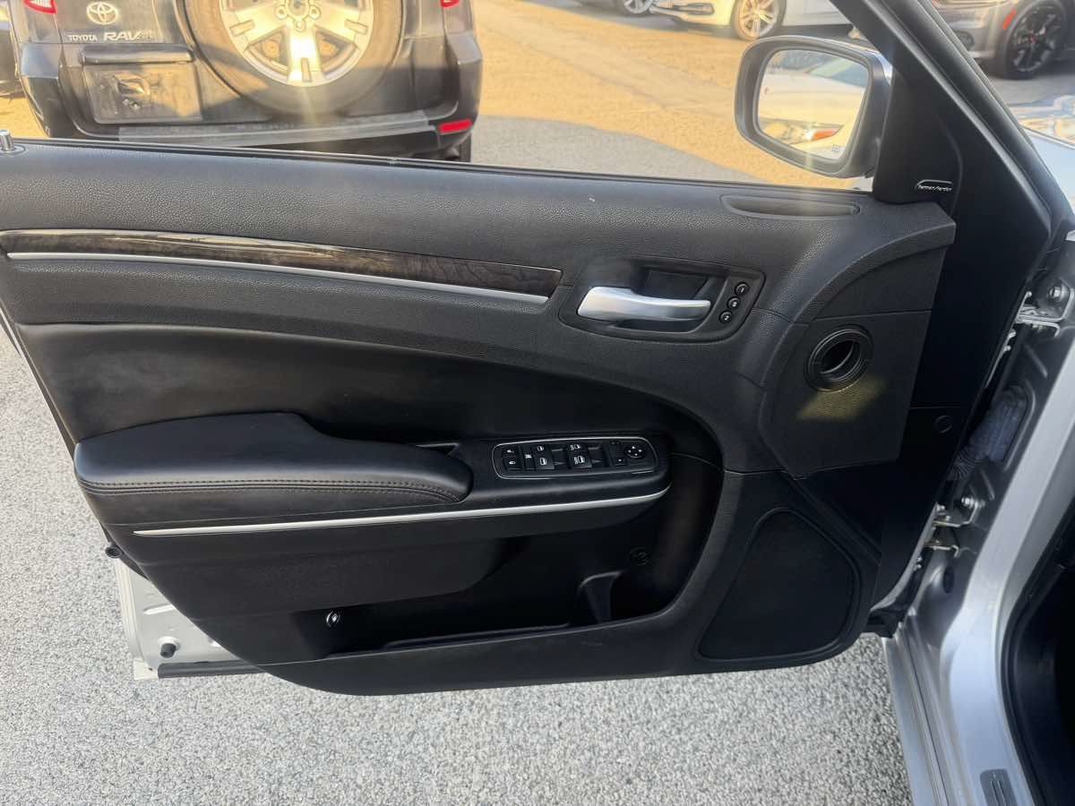 Used 2019 Chrysler 300 Limited w/ Safetytec Plus Group RWD image 20
