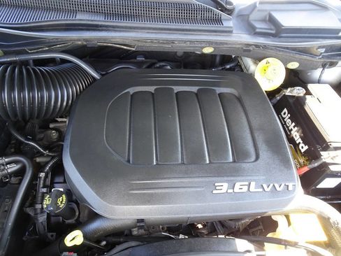 Used 2013 Dodge Grand Caravan SE image 24