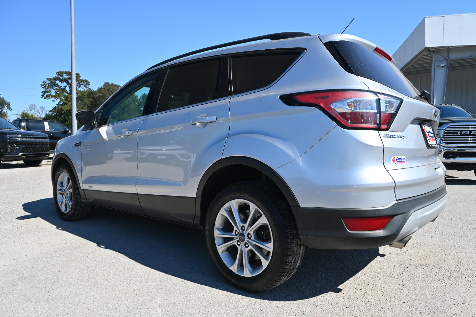 Used 2018 Ford Escape SE FWD image 4
