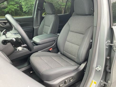 Used 2026 Chevrolet Traverse LT w/ LPO, Floor Liner Package FWD image 6