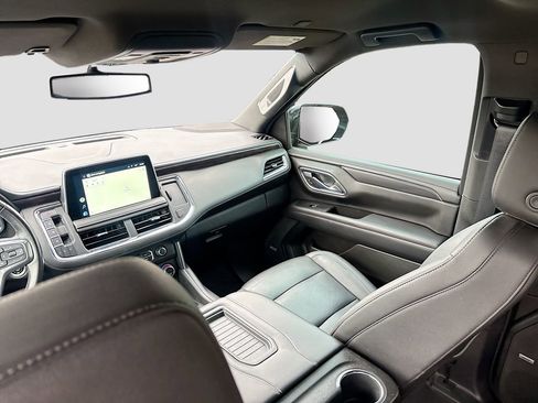 Used 2022 Chevrolet Suburban LT image 24