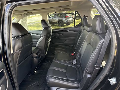 Used 2024 Honda Pilot Touring image 15