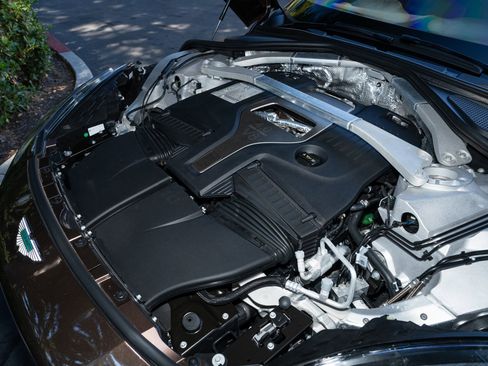 Used 2025 Aston Martin DBX 707 image 11