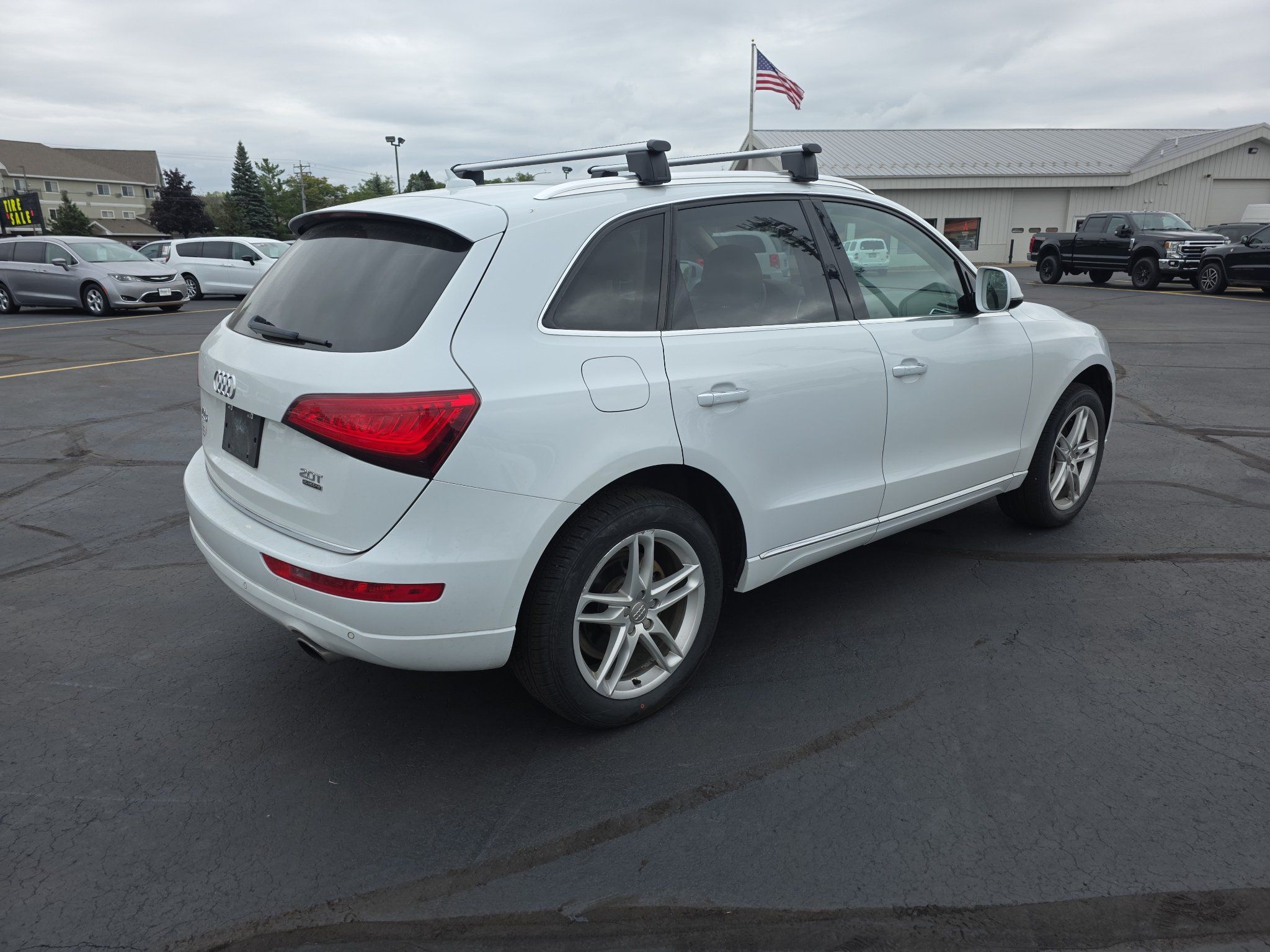 Used 2017 Audi Q5 2.0T Premium Plus w/ Technology Package AWD/4WD image 4