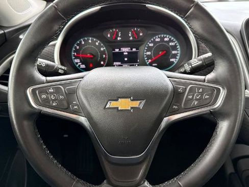 Used 2025 Chevrolet Malibu RS FWD image 32