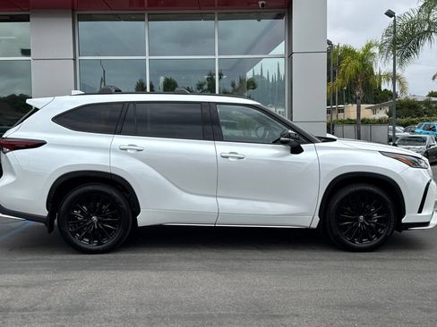 Used 2026 Toyota Highlander XSE AWD/4WD image 4