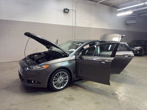 Used 2014 Ford Fusion SE w/ Equipment Group 202A FWD image 11