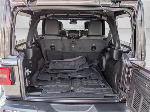 Used 2025 Jeep Wrangler Unlimited Rubicon AWD/4WD image 9