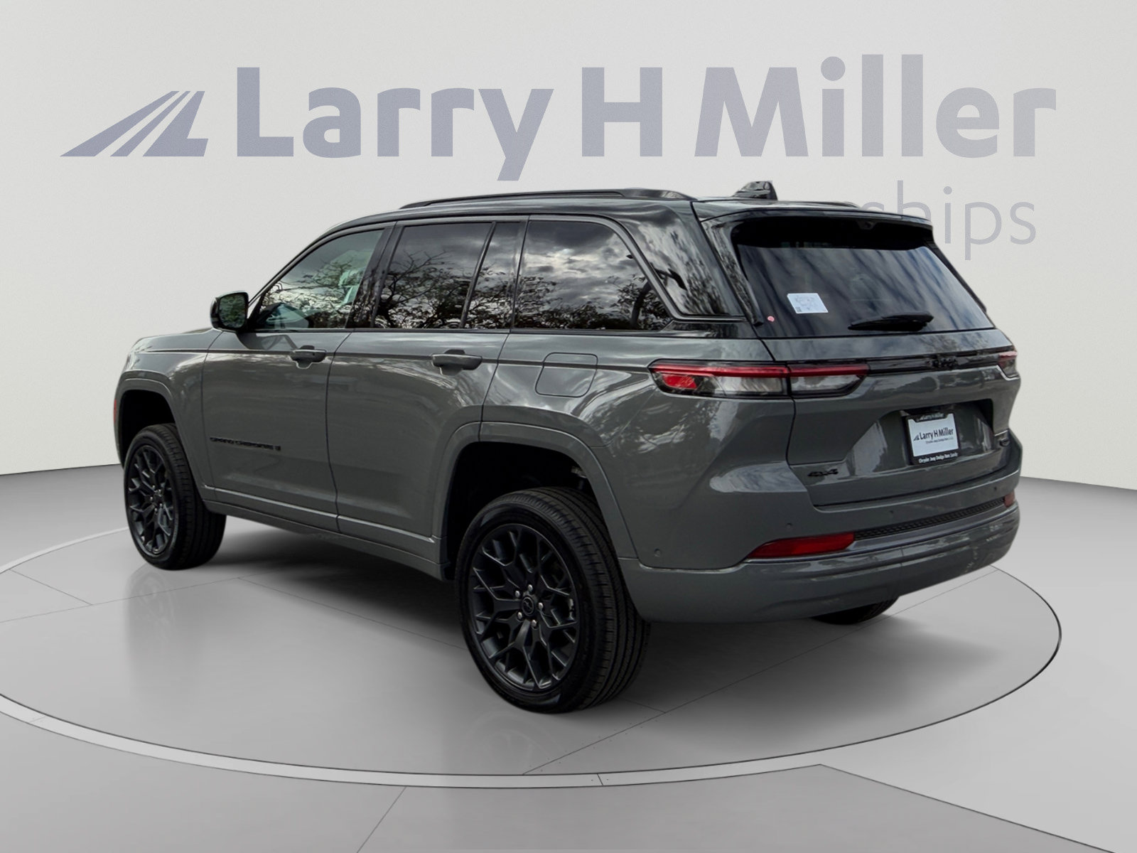 New 2027 Jeep Grand Cherokee Summit AWD/4WD image 3