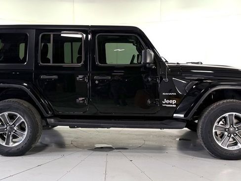 Used 2022 Jeep Wrangler Unlimited Sahara image 3