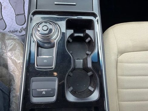 Used 2019 Ford Edge SE FWD image 21