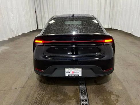 Used 2023 Toyota Prius LE AWD/4WD image 5