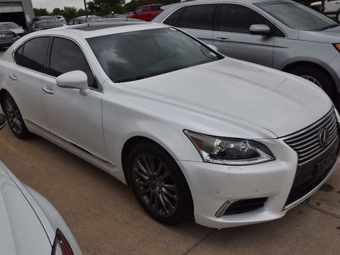 Used 2017 Lexus LS 460 w/ Comfort Package RWD image 4