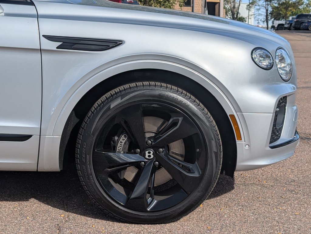 Used 2023 Bentley Bentayga Extended Wheelbase AWD/4WD image 10