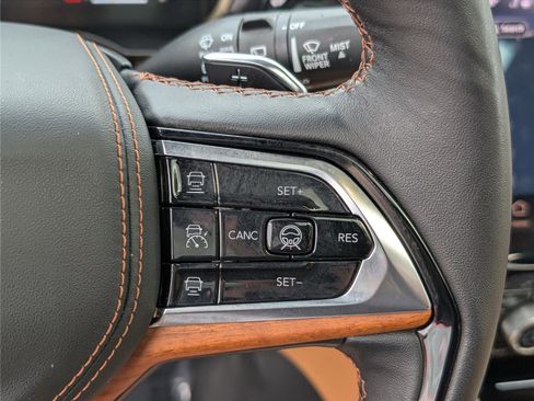 Used 2023 Jeep Grand Cherokee Summit AWD/4WD image 28