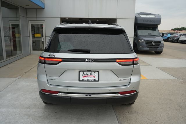 Used 2023 Jeep Grand Cherokee Limited w/ Luxury Tech Group II AWD/4WD image 35