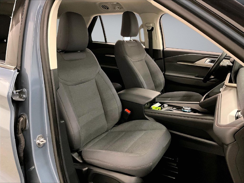 Used 2025 Ford Explorer Active AWD/4WD image 30