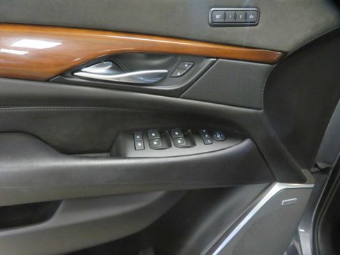 Used 2018 Cadillac Escalade Luxury AWD/4WD image 14