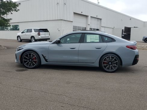 New 2026 BMW 440i xDrive w/ Premium Package AWD/4WD image 2