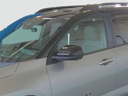 New 2026 Chevrolet Equinox LT w/ Convenience Package II FWD image 8