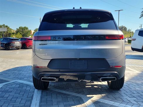 Certified 2025 Land Rover Range Rover Sport SE image 4