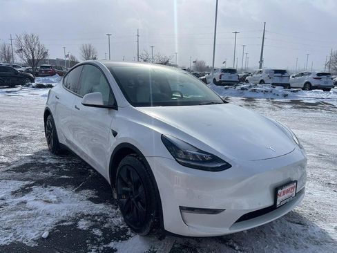 Used 2021 Tesla Model Y Long Range image 2
