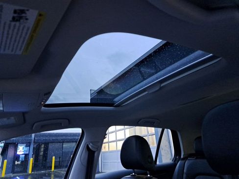 Used 2017 Volkswagen Golf SEL image 35