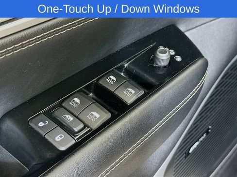 Used 2024 Jeep Wagoneer Series II w/ Flexible Seating Group AWD/4WD image 9