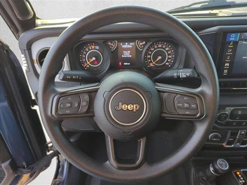 Used 2025 Jeep Gladiator Sport AWD/4WD image 14