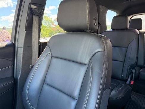 Used 2023 Chevrolet Traverse LT w/ LT Premium Package AWD/4WD image 21