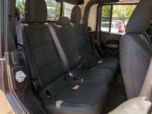 Used 2020 Jeep Gladiator Sport w/ Quick Order Package 23S AWD/4WD image 12