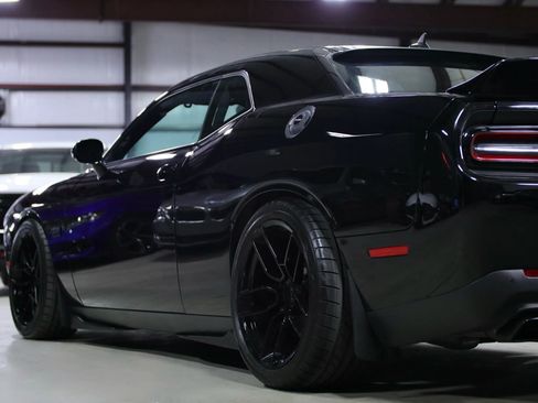 Used 2016 Dodge Challenger R/T image 19