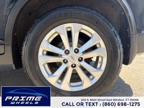 Used 2014 Nissan Rogue SV w/ SV Family Package AWD/4WD image 25