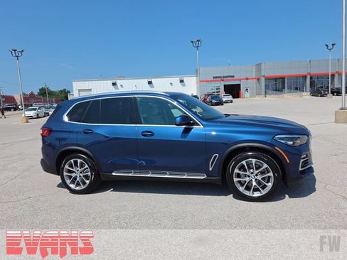 Used 2021 BMW X5 xDrive40i w/ Premium Package AWD/4WD image 2