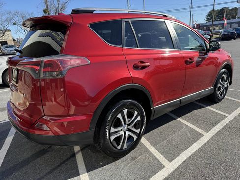Used 2017 Toyota RAV4 LE image 5