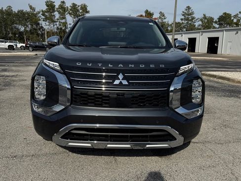 New 2025 Mitsubishi Outlander SE image 2