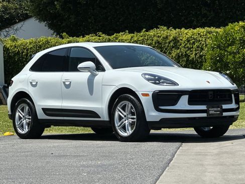 Certified 2025 Porsche Macan AWD/4WD image 10