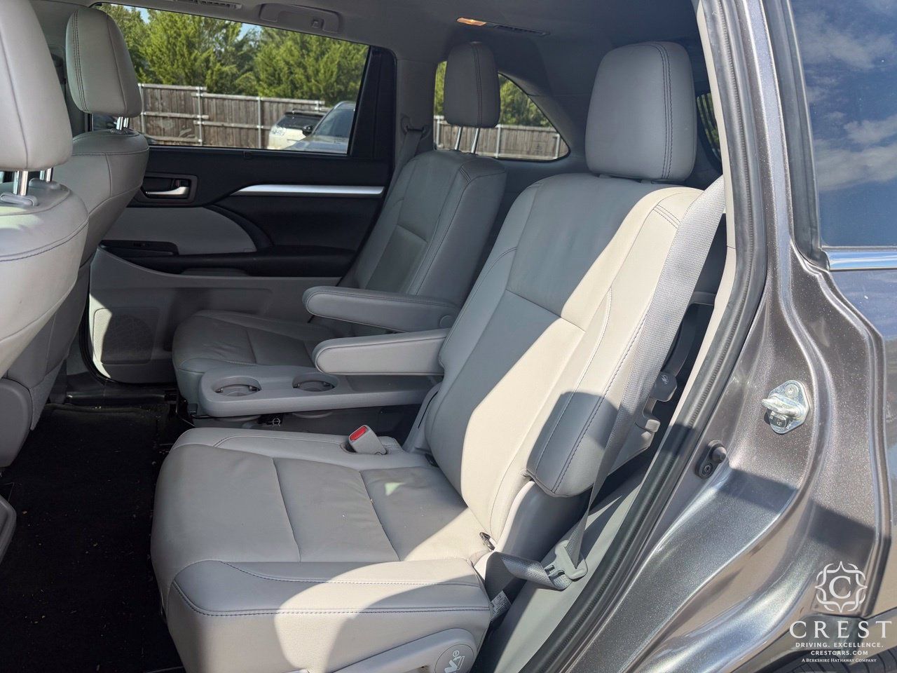 Used 2019 Toyota Highlander XLE FWD image 25