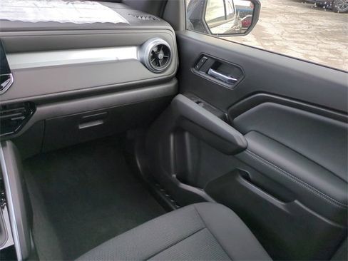 New 2026 Chevrolet Colorado LT image 17