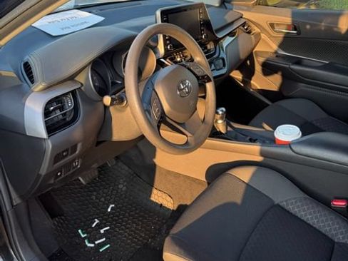 Used 2021 Toyota C-HR LE FWD image 7