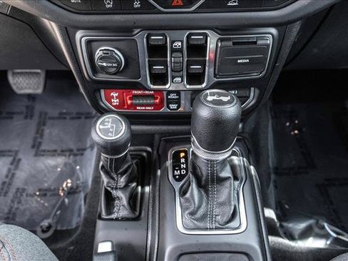 Used 2026 Jeep Wrangler Unlimited Rubicon AWD/4WD image 18