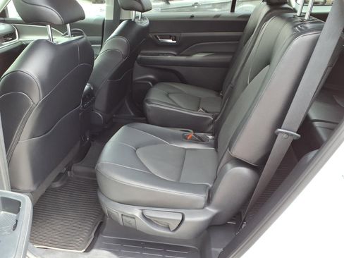 Used 2024 Toyota Grand Highlander XLE FWD image 18